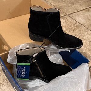 White Mountain Suede Black Ankle Booties